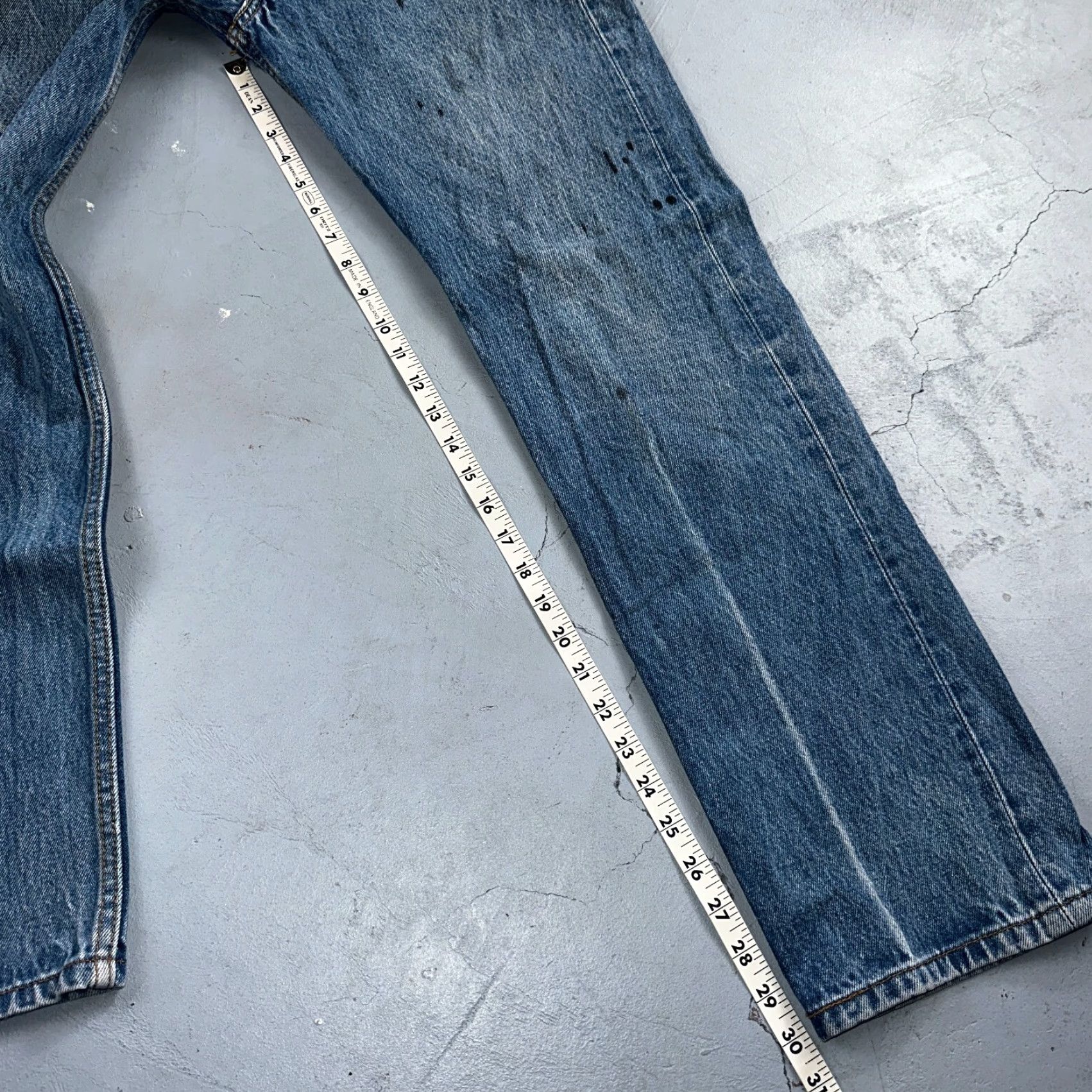 Levi's VINTAGE Levi's 501 90s Straight Leg Jeans Light Wash 33x34 Mens Size US 33 - 5 Thumbnail