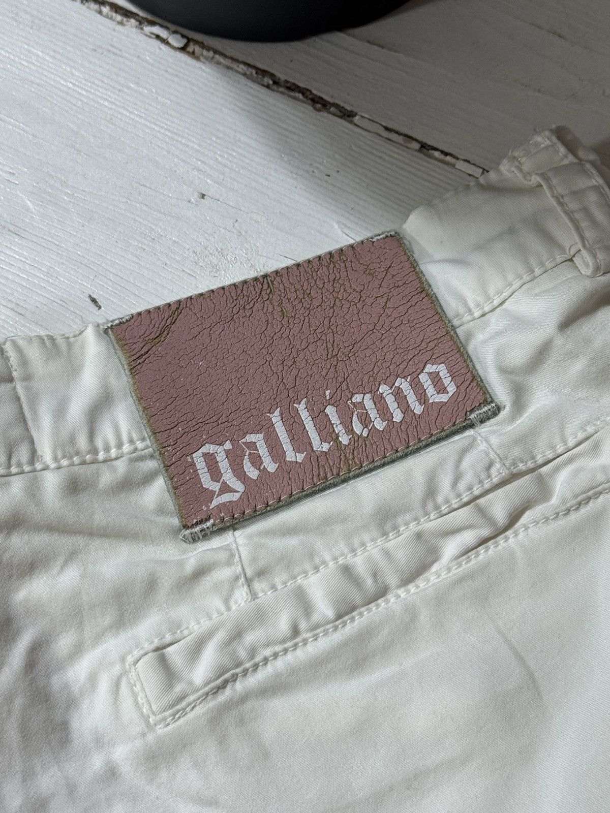 John Galliano VINTAGE GALLIANO 2000s WHITE MINI SHORTS Size 27" / US 4 / IT 40 - 8 Thumbnail