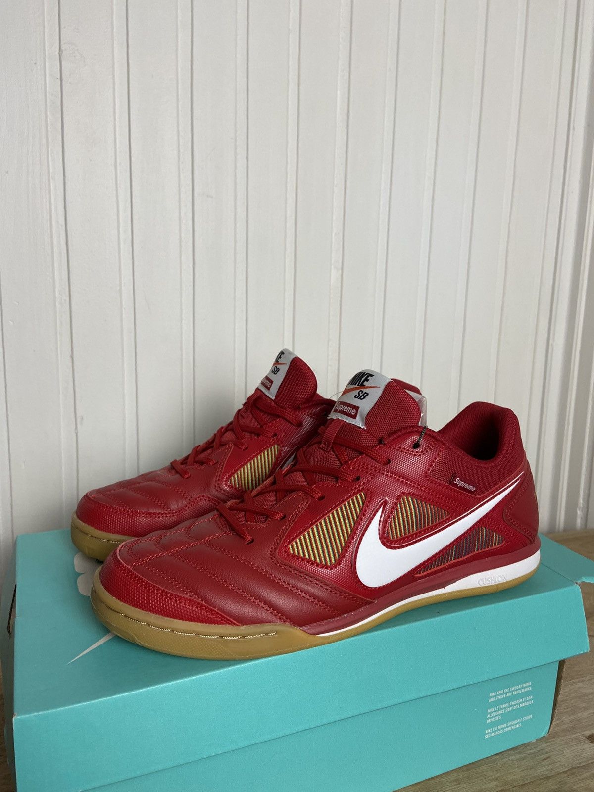Nike × Supreme New Nike SB Gato "Supreme Red" Authentic 2018 Size 10US Size US 10 / EU 43 - 2 Thumbnail