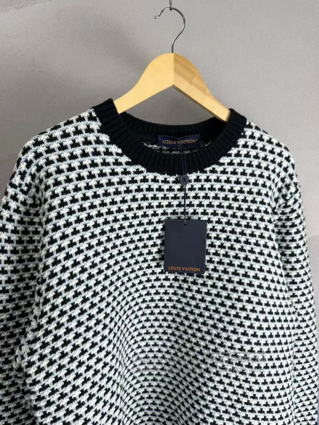 Louis Vuitton Louis Vuitton Navy Blue Houndstooth All-Over Print Wool Sw Size S / US 4 / IT 40 - 2 Thumbnail