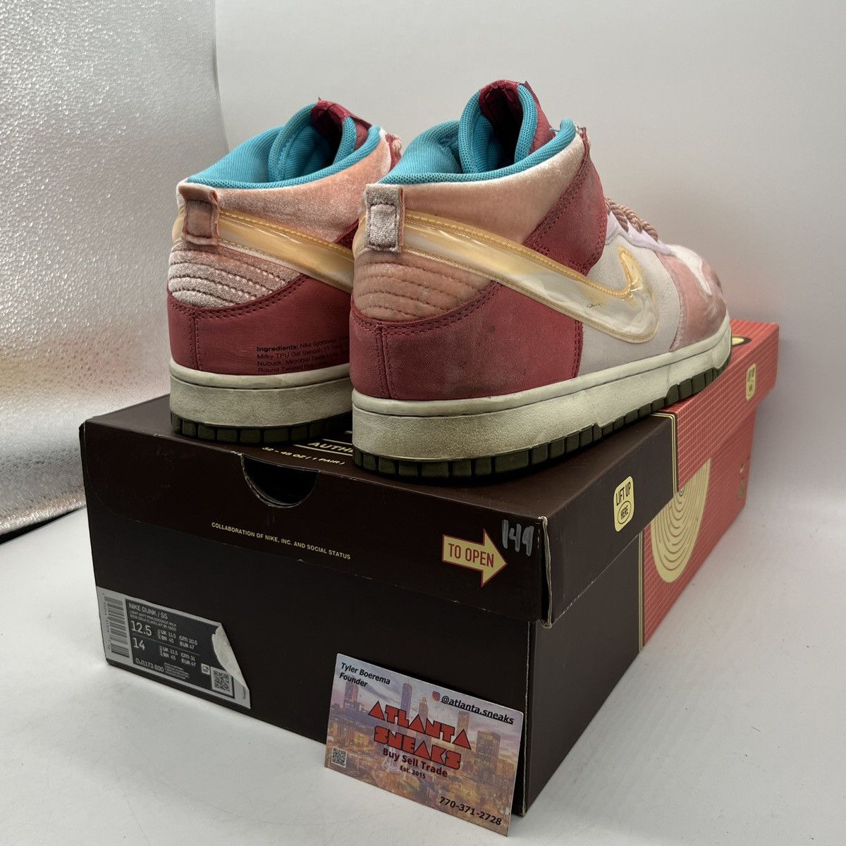 Social status x Nike dunk strawberry milk