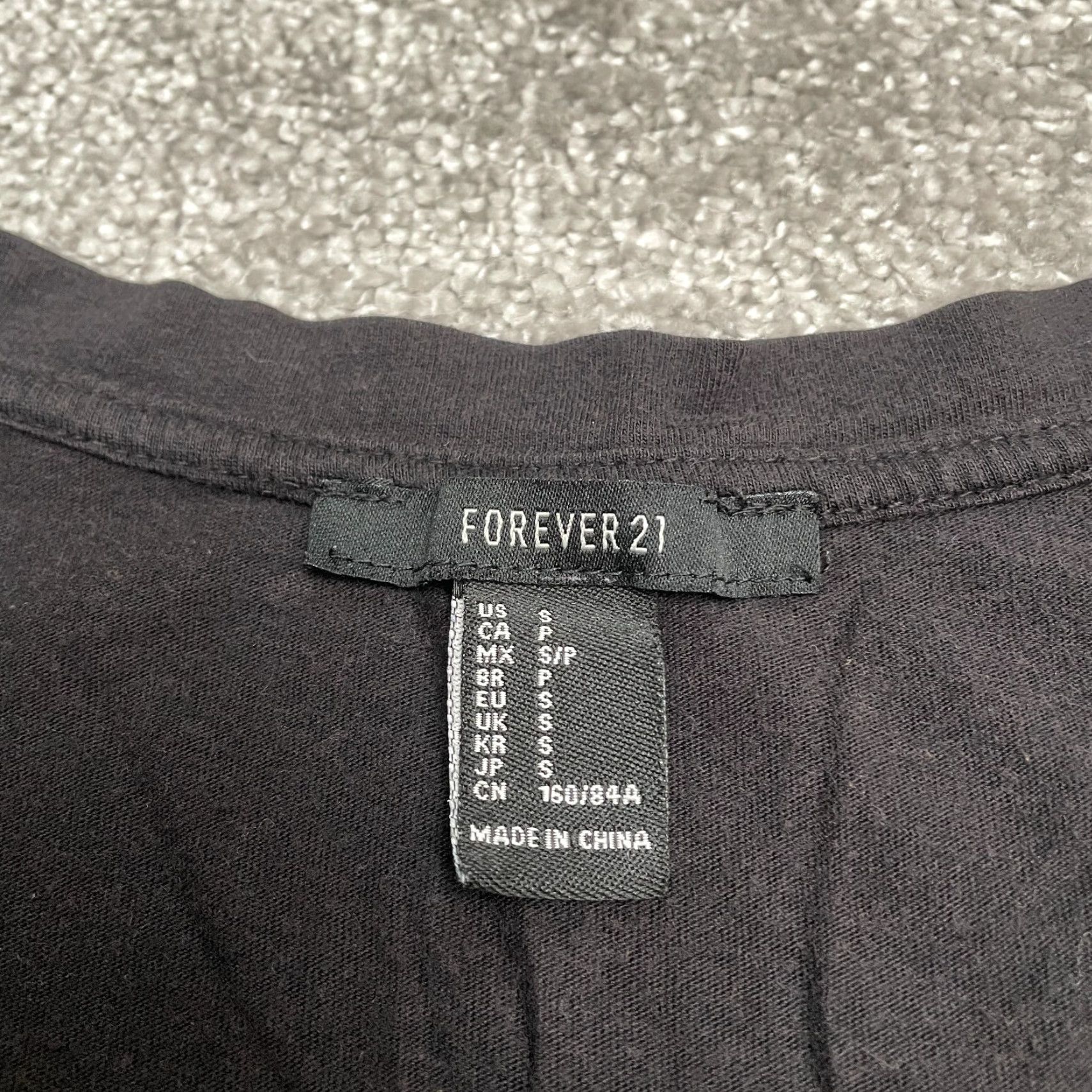 Forever 21 FOREVER 21 Tunic T-Shirt Womens Small Black Gray V-Neck Short Sleeve Pocket Tee Size S / US 4 / IT 40 - 6 Thumbnail