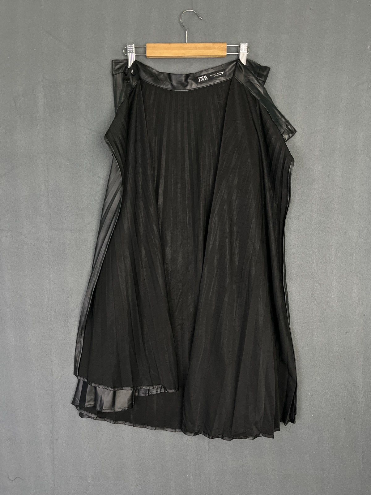 Zara Zara Faux Leather Wrap Pleated Midi Skirt Size 31" - 5 Thumbnail