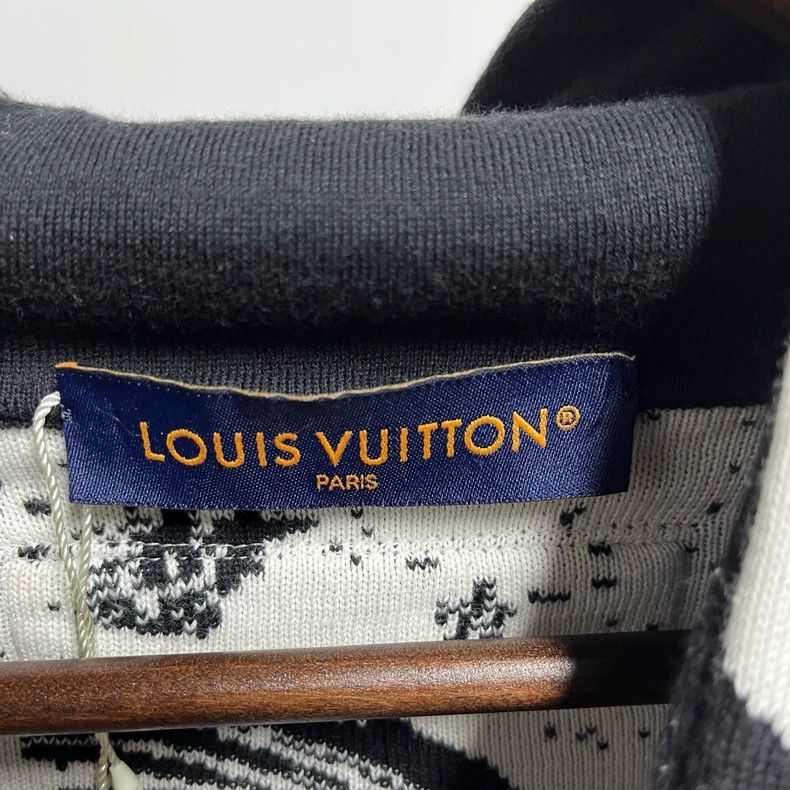 Louis Vuitton Louis Vuitton Graffiti Hoodie 2504-Nextarrow Size US M / EU 48-50 / 2 - 3 Thumbnail