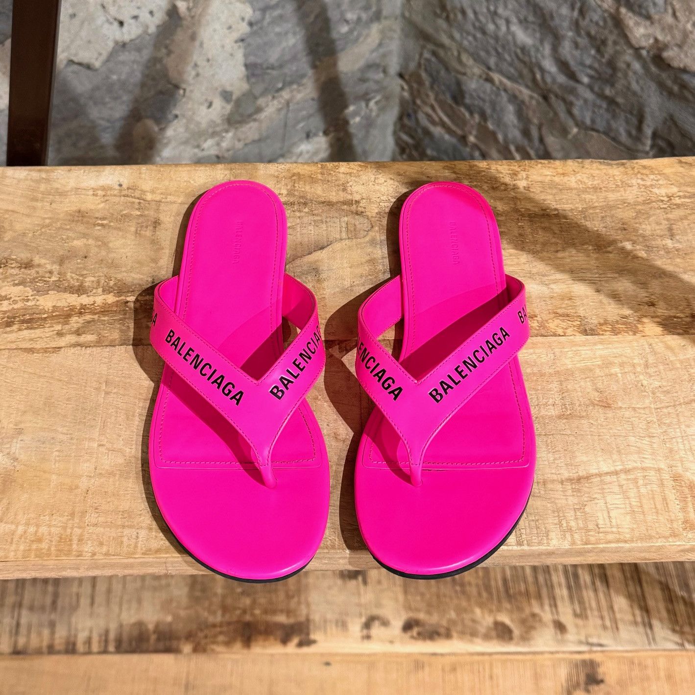 Balenciaga Balenciaga Neon Pink Leather Logo Thong Sandals Size US 6 / IT 36 - 2 Thumbnail