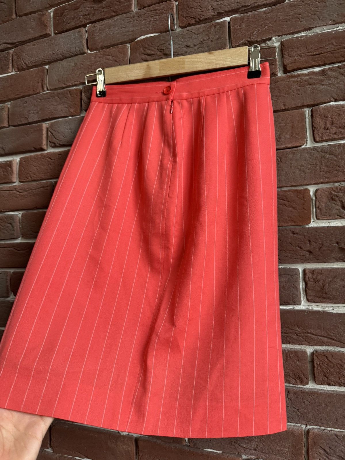 Yves Saint Laurent Yves Saint Laurent 80s Vintage Midi Wool Pencil Skirt Size 28" / US 6 / IT 42 - 4 Thumbnail