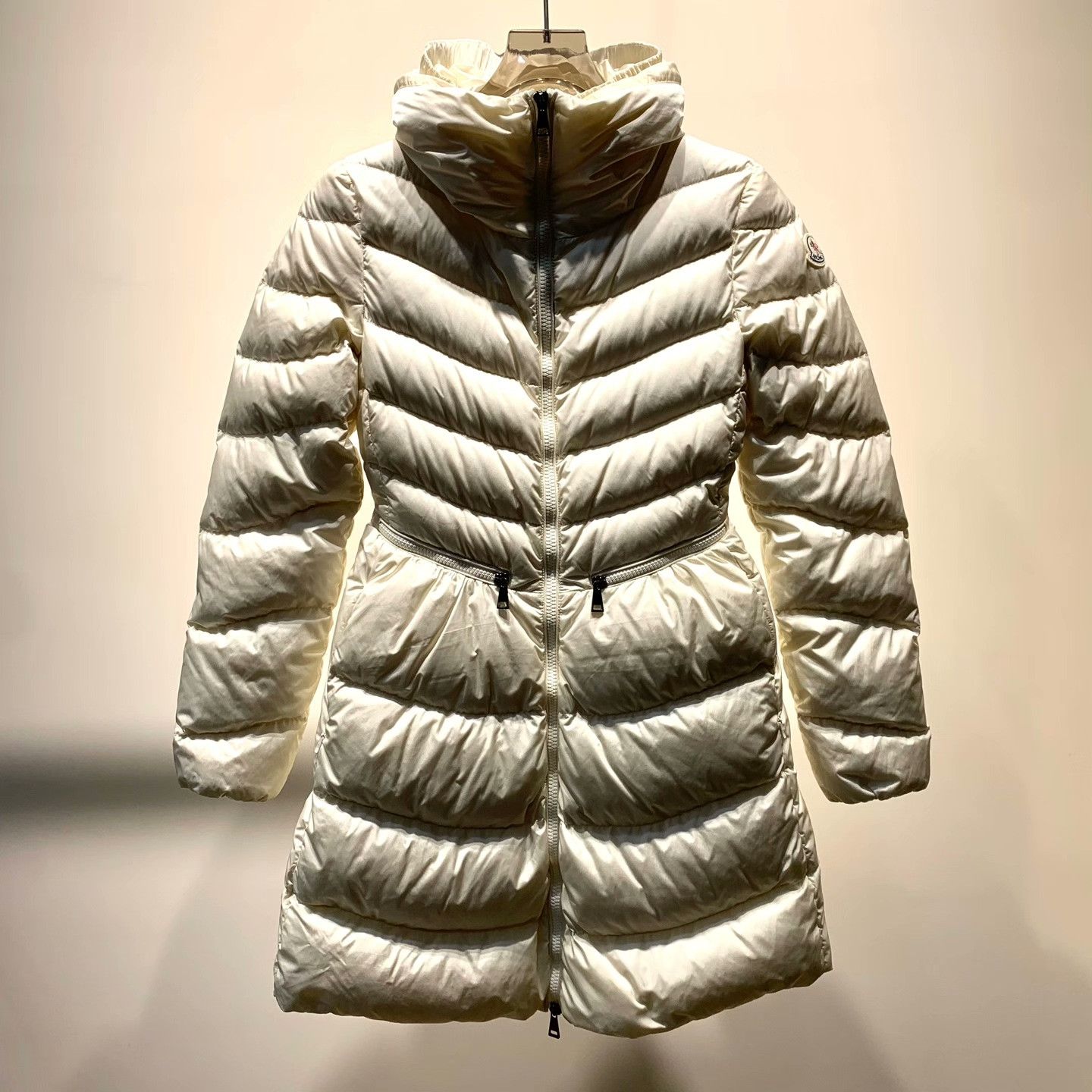 Moncler Moncler Down White Down Jacket 40.5 Women Size M / US 6-8 / IT 42-44 - 1 Thumbnail