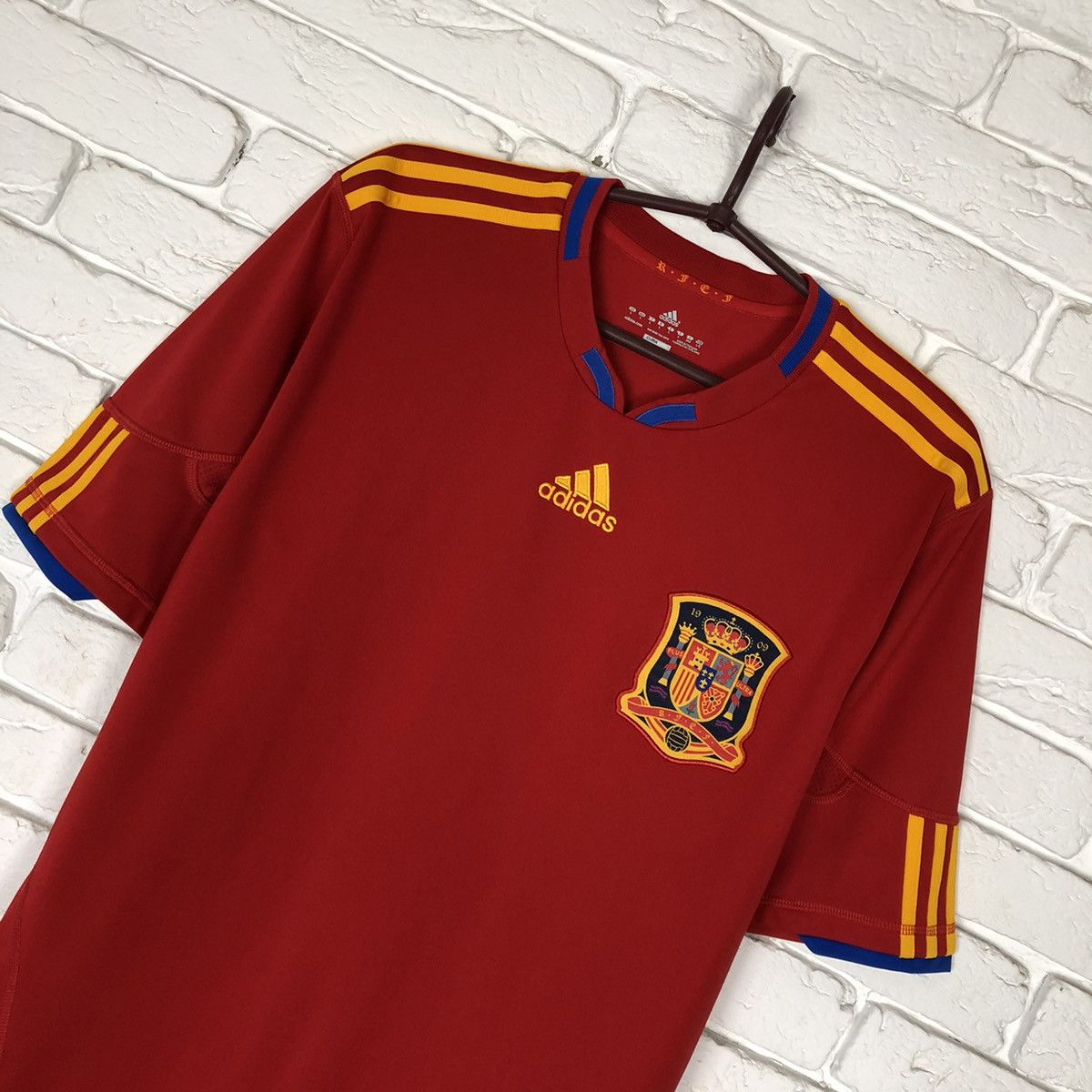 Adidas Spain national team 2010 2011 home jersey Size US L / EU 52-54 / 3 - 2 Thumbnail
