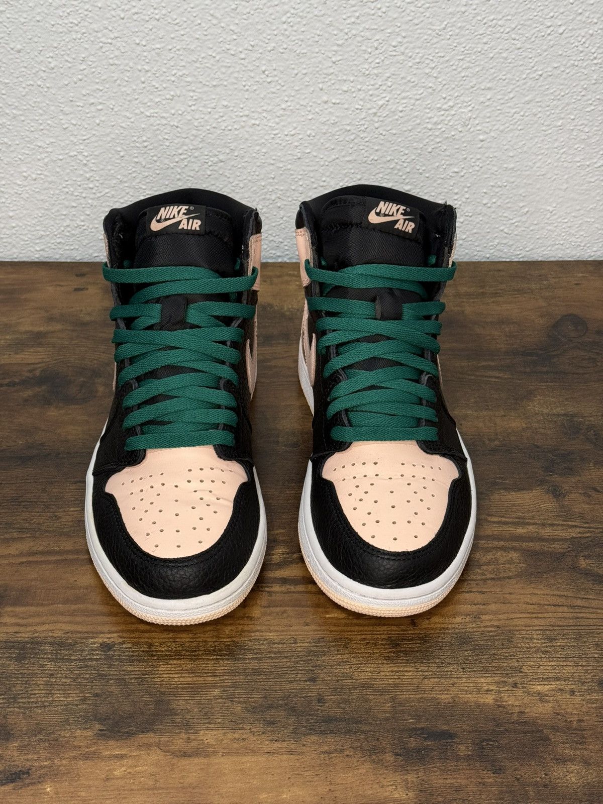 Jordan Brand × Nike Nike Air Jordan 1 Retro High Black Crimson Tint size 9.5 Size US 9.5 / EU 42-43 - 2 Thumbnail