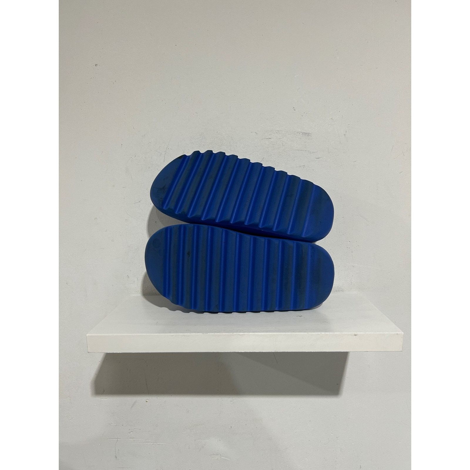 Adidas ADIDAS YEEZY SLIDE AZURE SIZE 8 PREOWNED Size US 8 / EU 41 - 5 Thumbnail