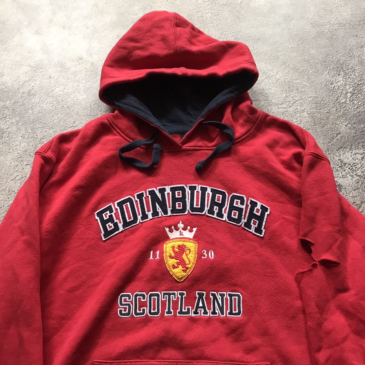 Vintage Vintage 90s Edinburgh Graphic Hoodie Streetwear Red Boxy L Size US L / EU 52-54 / 3 - 3 Thumbnail