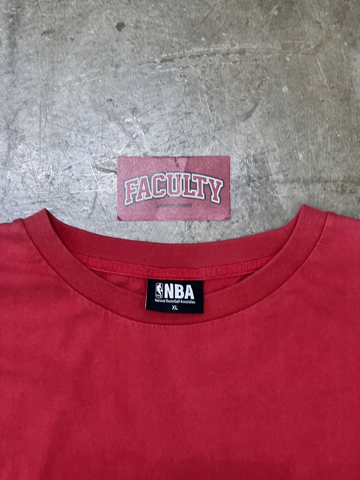 NBA × Vintage Vintage NBA Chicago Bulls Bull Stripe Tee XL Size US XL / EU 56 / 4 - 3 Thumbnail
