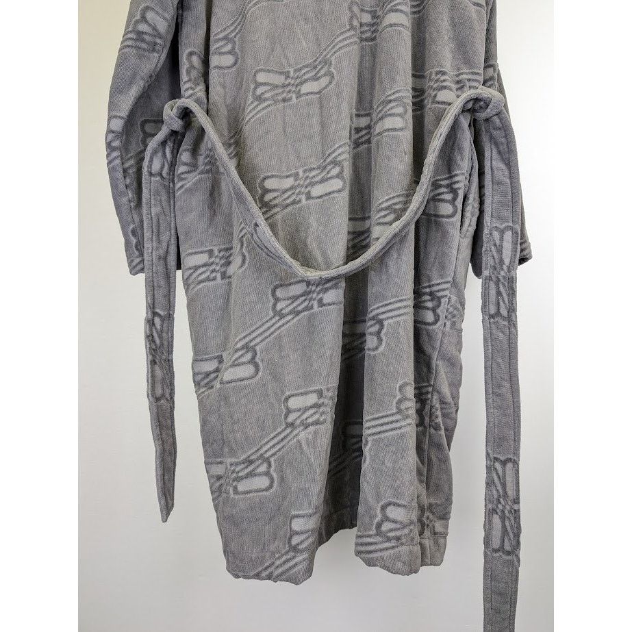 o1rshd1 Monogram Gown in Gray