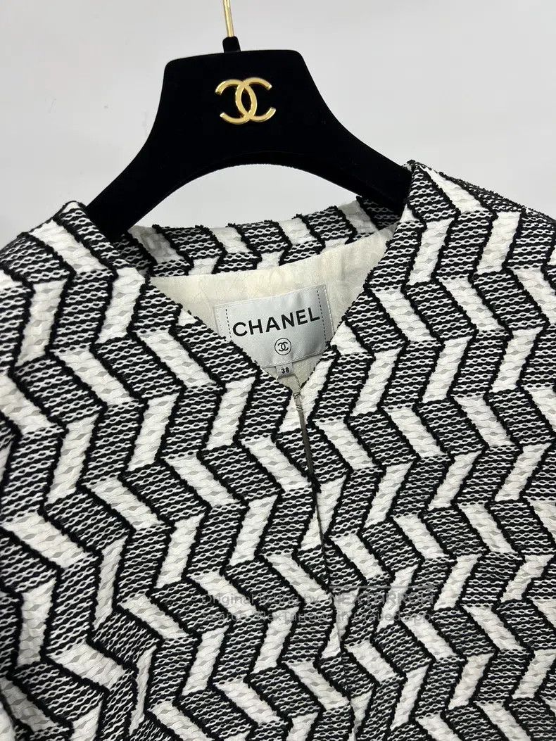 Chanel Chanel Black and white geometric printed jacket Size XS / US 0-2 / IT 36-38 - 3 Thumbnail