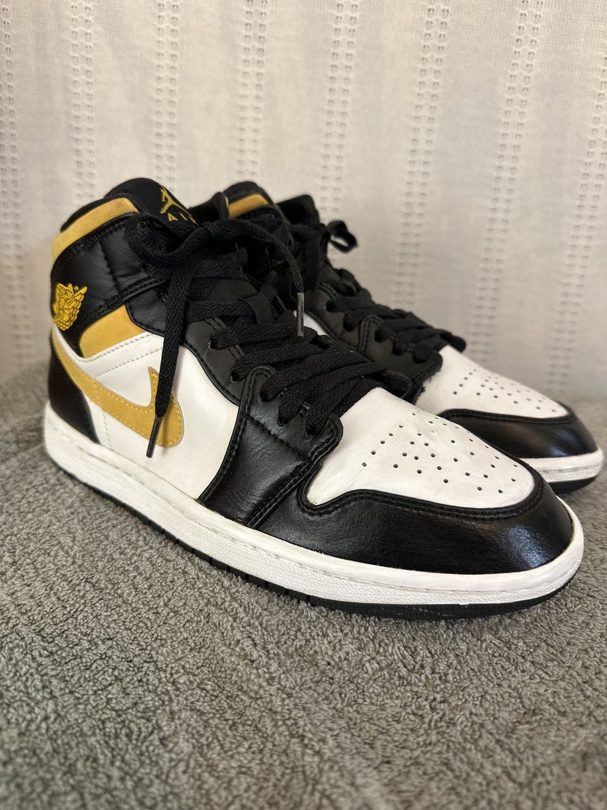 Jordan Brand Jordan 1 Mid White Pollen Black Size US 8 / EU 41 - 1 Thumbnail
