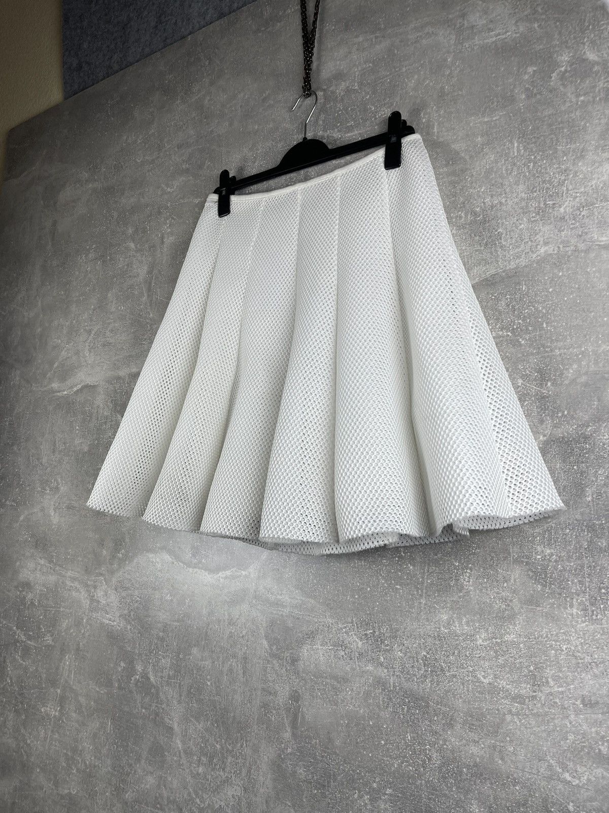 Moncler Moncler Rare White Textured Mesh Flared A Line Skirt Size 30" / US 8 / IT 44 - 2 Thumbnail