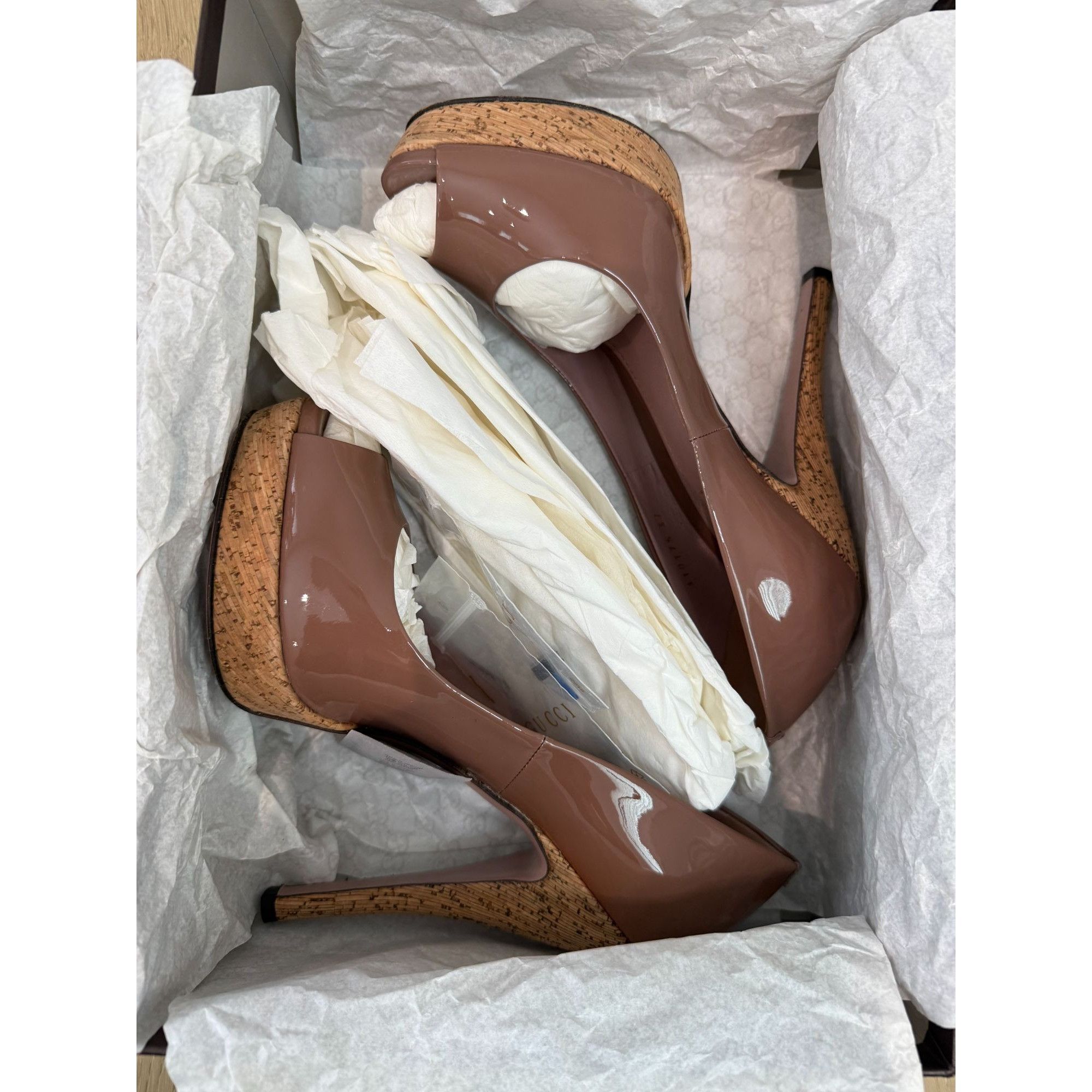 Gucci Women's Gucci 'Bernice' Patent Leather Peep-Toe Platform Pum Size US 7 / IT 37 - 13 Thumbnail