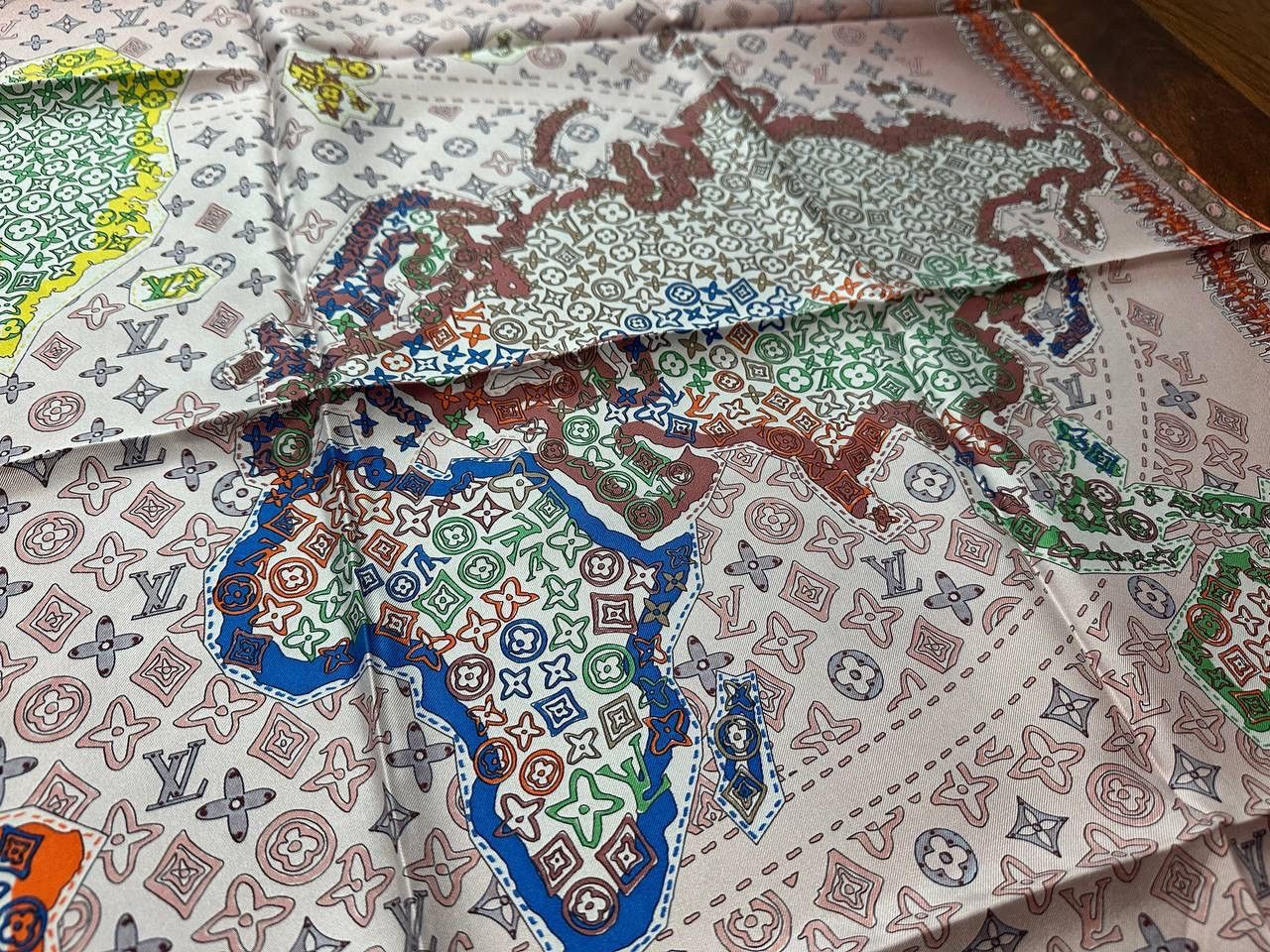 Louis Vuitton Louis Vuitton Scarf Silk Monogram Print Map logo New Auth Size ONE SIZE - 12 Thumbnail