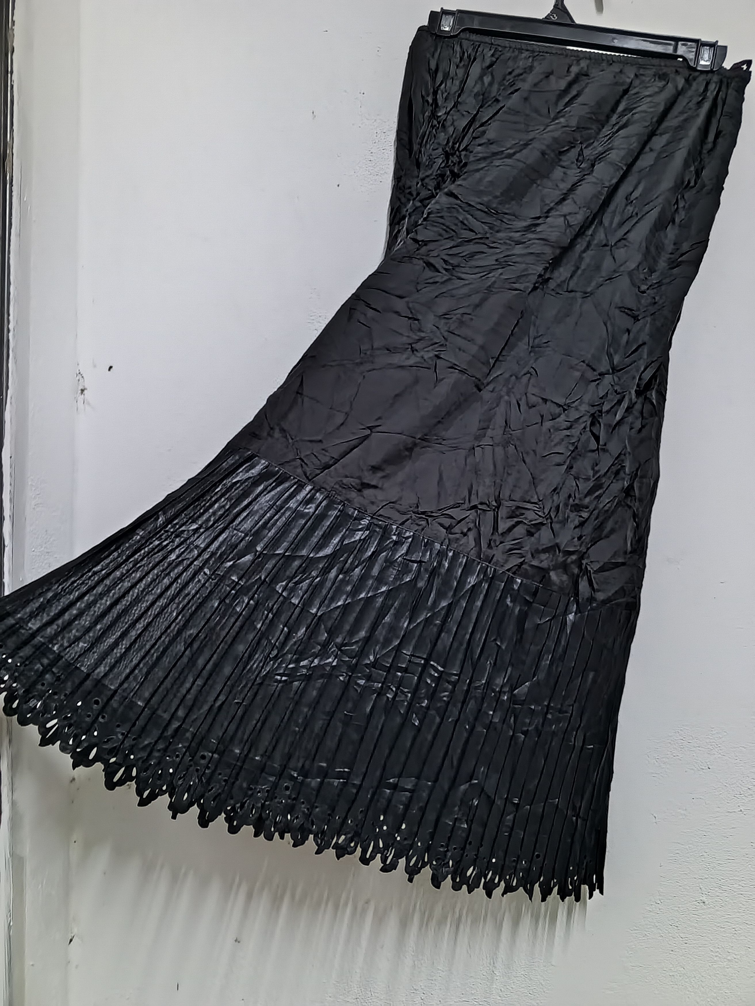 Japanese Brand Rare vintage skirts black by Issey Miyake Size 30" / US 8 / IT 44 - 2 Thumbnail