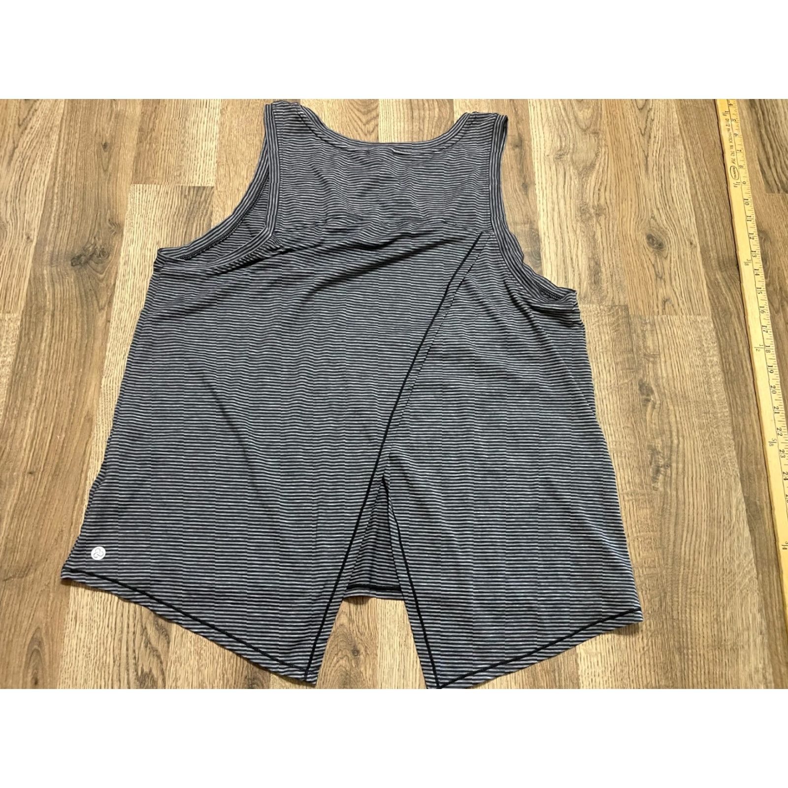 Vintage Zella Tank Top Women's Size L Gray Black Striped Activewear Top Shirt Womens Slim? Size L / US 10 / IT 46 - 2 Thumbnail
