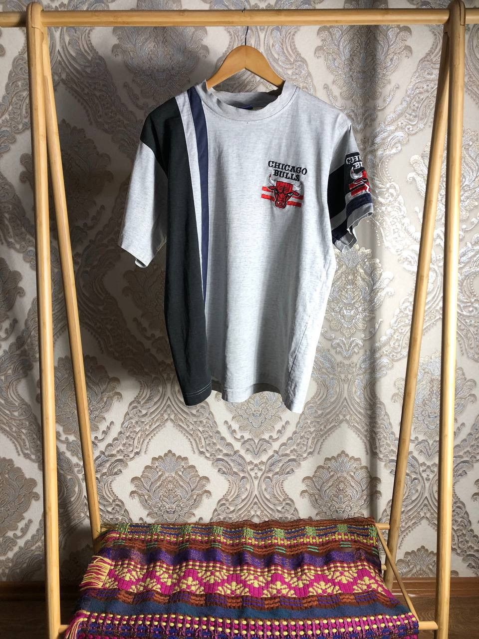 NBA × Vintage VERY RARE CHICAGO BULLS BIG LOGO T-SHIRT NBA Y2K 90s RETRO Size US L / EU 52-54 / 3 - 1 Thumbnail
