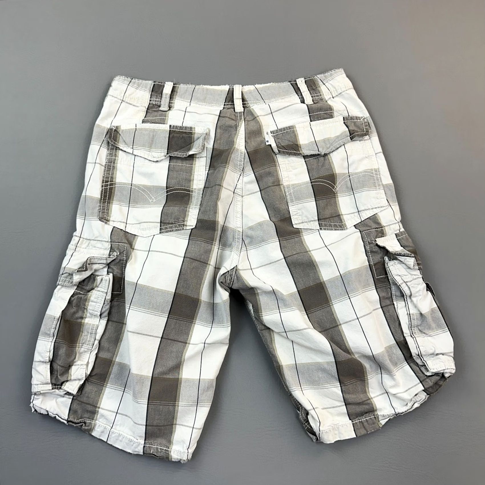 Levi's VINTAGE Levi's Shorts Mens 32 Plaid Cargo Baggy White Tab Skate Grunge Y2K Size US 32 / EU 48 - 6 Thumbnail