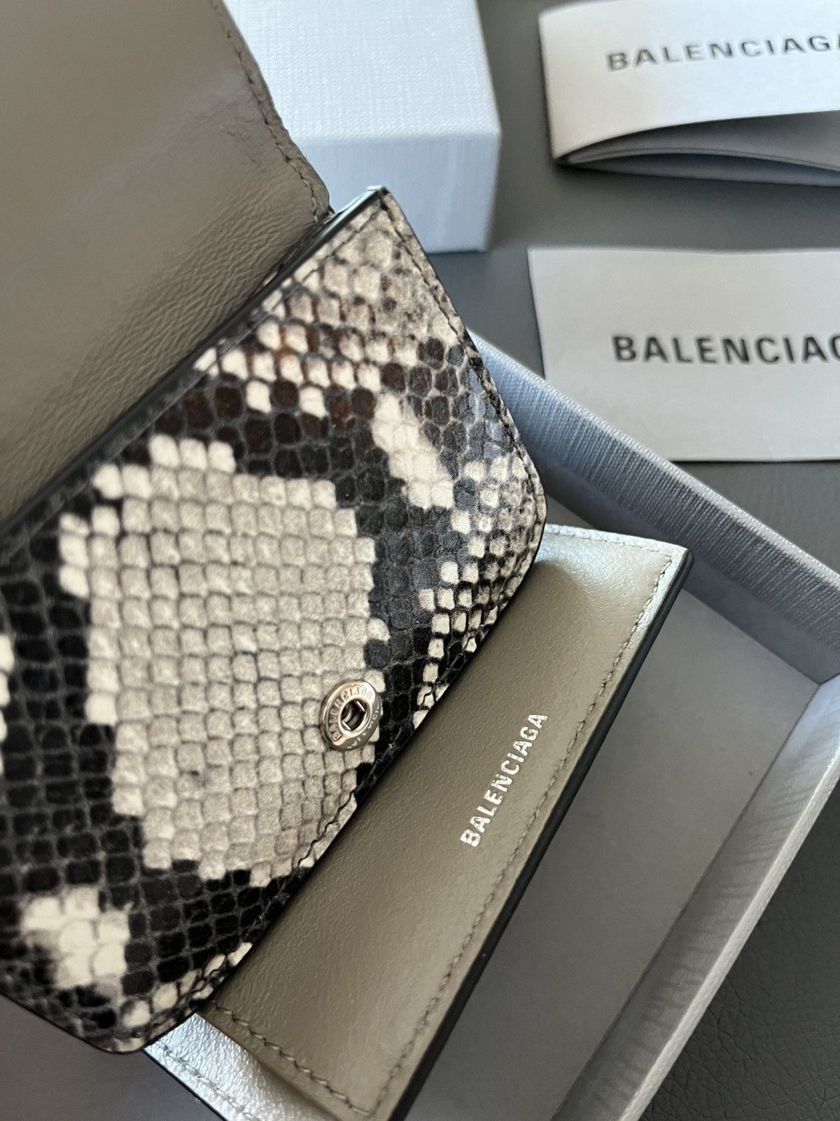 Balenciaga Balenciaga Python Print Tri-Fold Wallet Limited Edition Size ONE SIZE - 19 Thumbnail