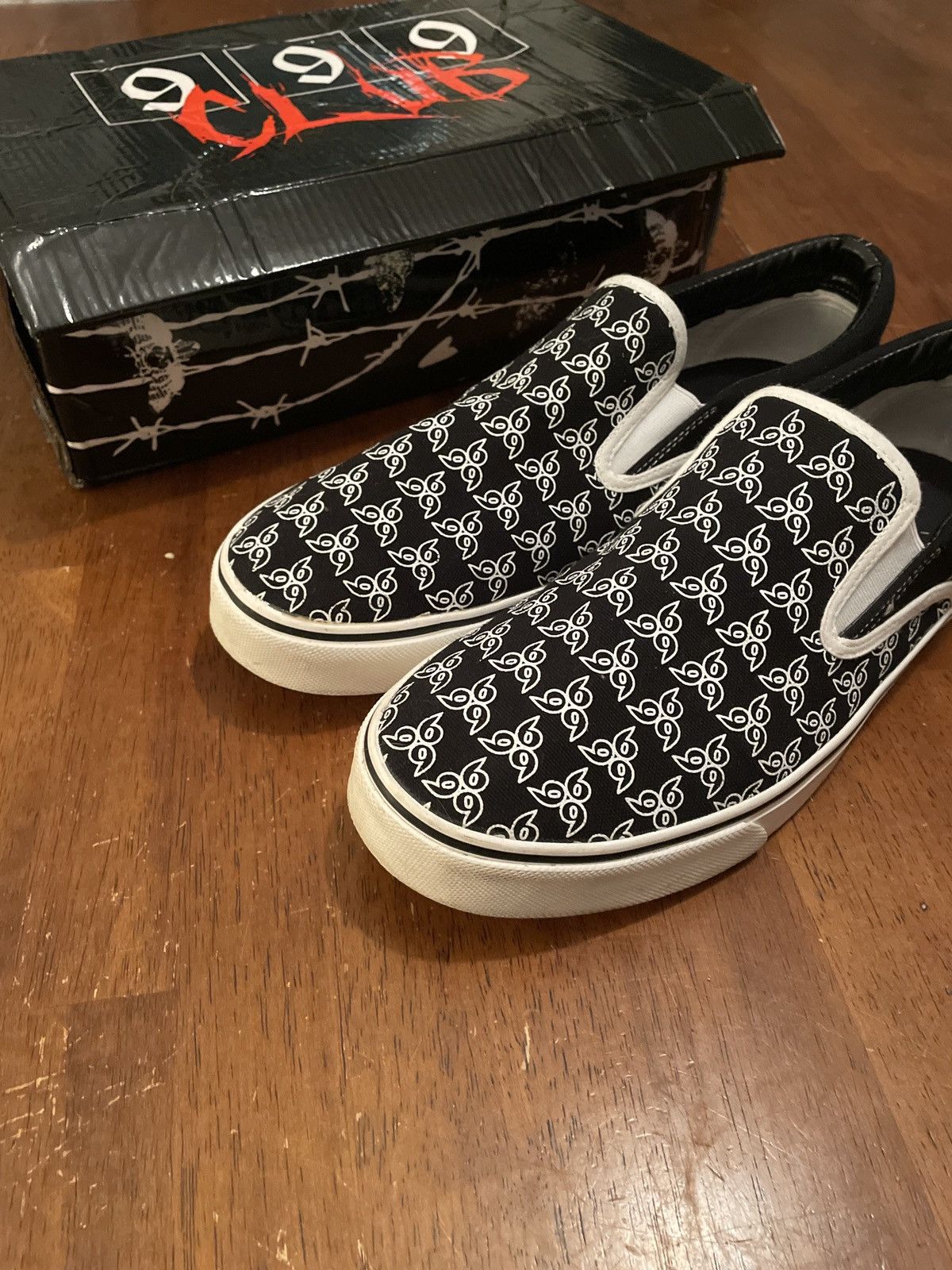 image of Juice Wrld No Vanity Low Top Sneakers (999 Club) in White, Men's (Size 10)