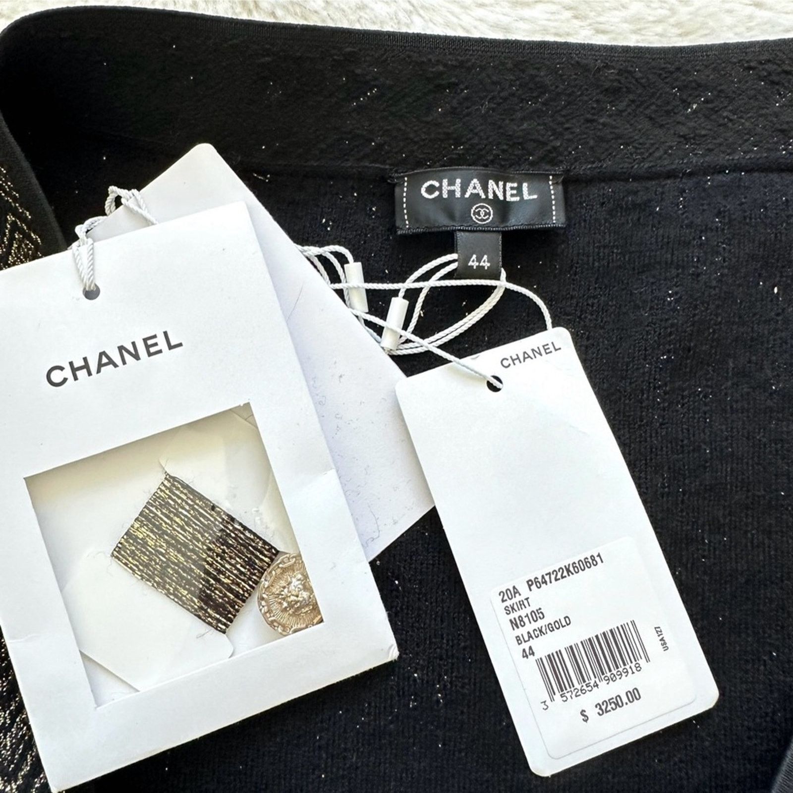 Chanel NWT!!! CHANEL tweed skirt size 44FR or 12US Authentic 3250$ Size 34" / US 12 / IT 48 - 5 Thumbnail
