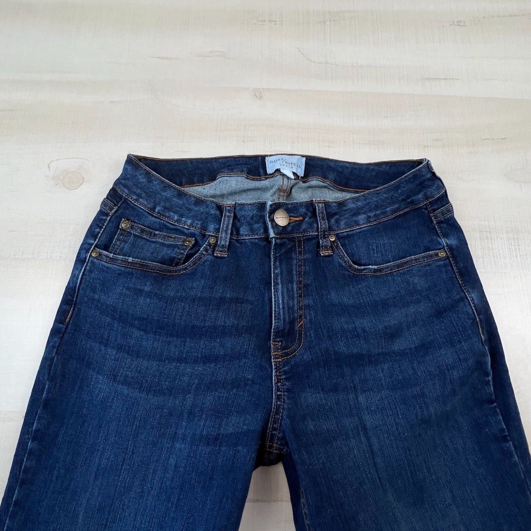 Vintage Daily Ritual Womens Cropped 28 Medium Wash Denim Jeans Mid Rise Girlfriend Size 28" / US 6 / IT 42 - 2 Thumbnail