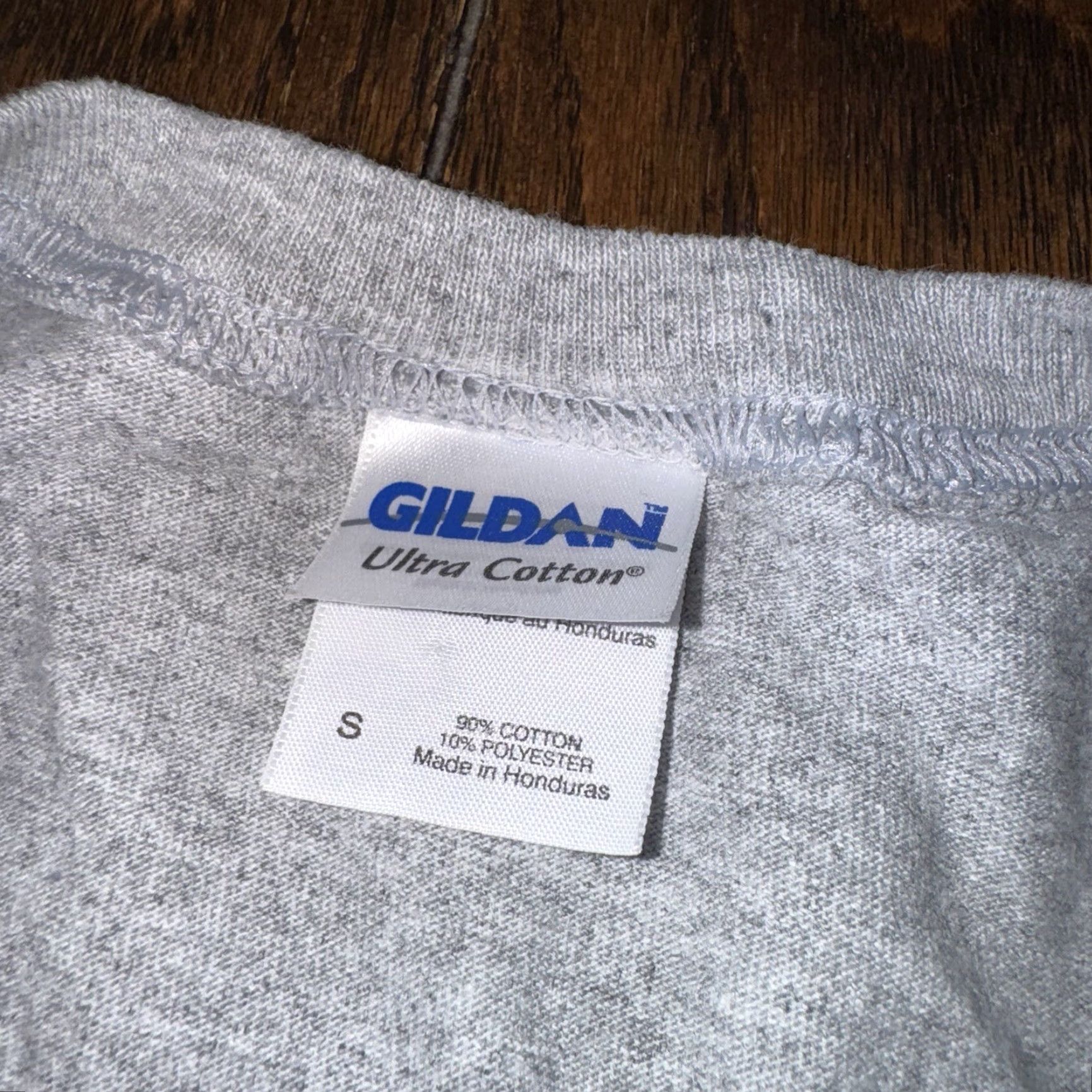 Gildan VINTAGE Ar Ramadi Iraq Gym Sleeveless Shirt Size S Military Work Out Mens T-Shirt Gray COTTON/POLYESTER Graphic Print Fire 26" long 17.75" wide Size US S / EU 44-46 / 1 - 3 Thumbnail