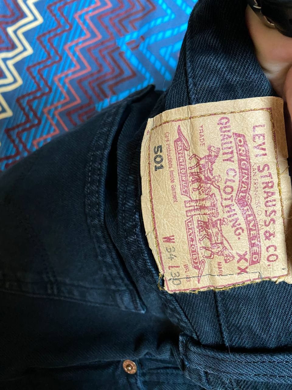 Levi's × Vintage Vintage 90s Faded Levi’s 501 Mid Wash Jeans Size US 34 / EU 50 - 4 Thumbnail