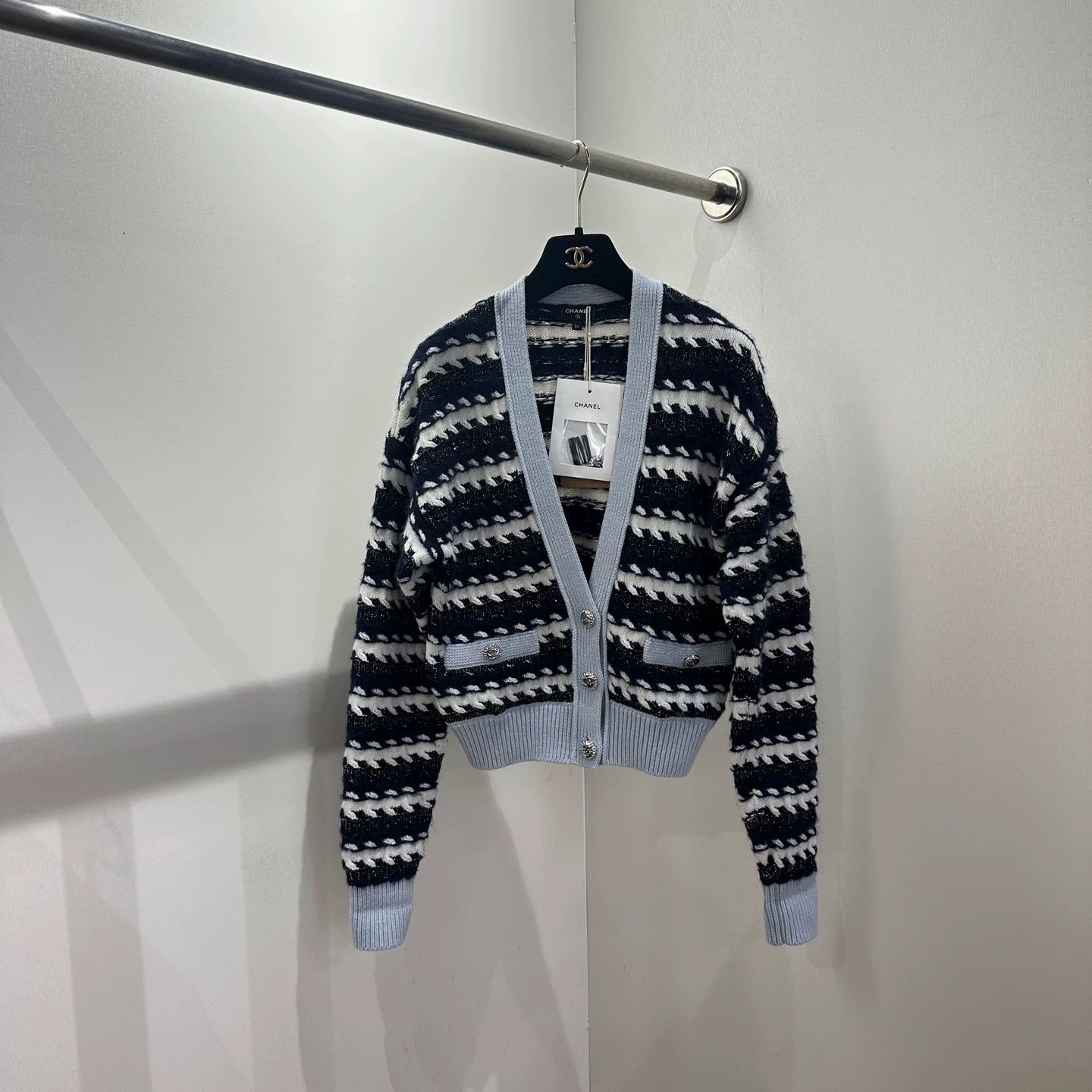 Chanel Chanel apr742 Cashmere Striped Cardigan Size 34 Size XS / US 0-2 / IT 36-38 - 1 Thumbnail
