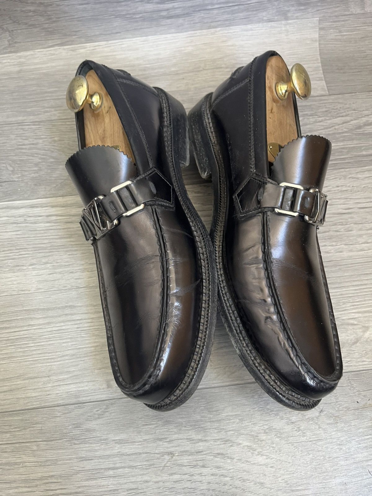 Louis Vuitton Louis Vuitton major penny loafers lv logo Size US 8 / EU 41 - 9 Thumbnail