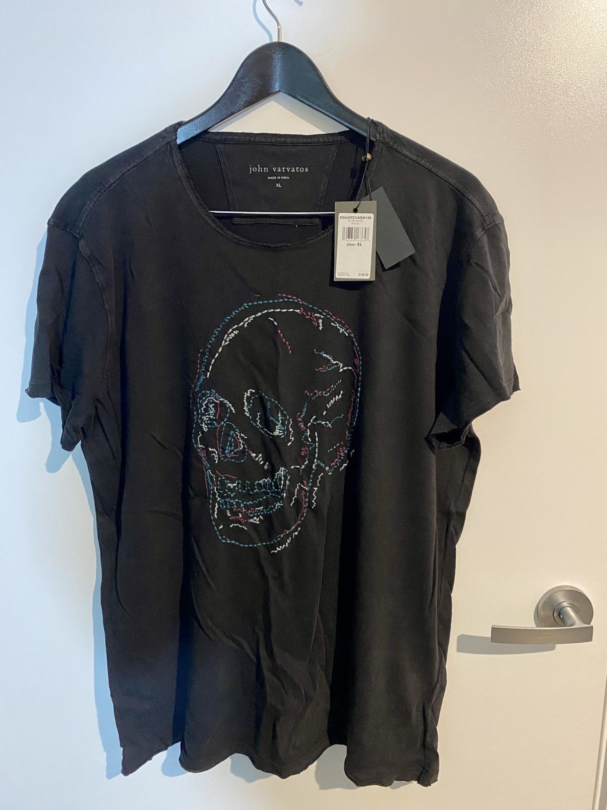 John Varvatos John Varvatos embroidered scull Tee in black Size US XL / EU 56 / 4 - 2 Thumbnail