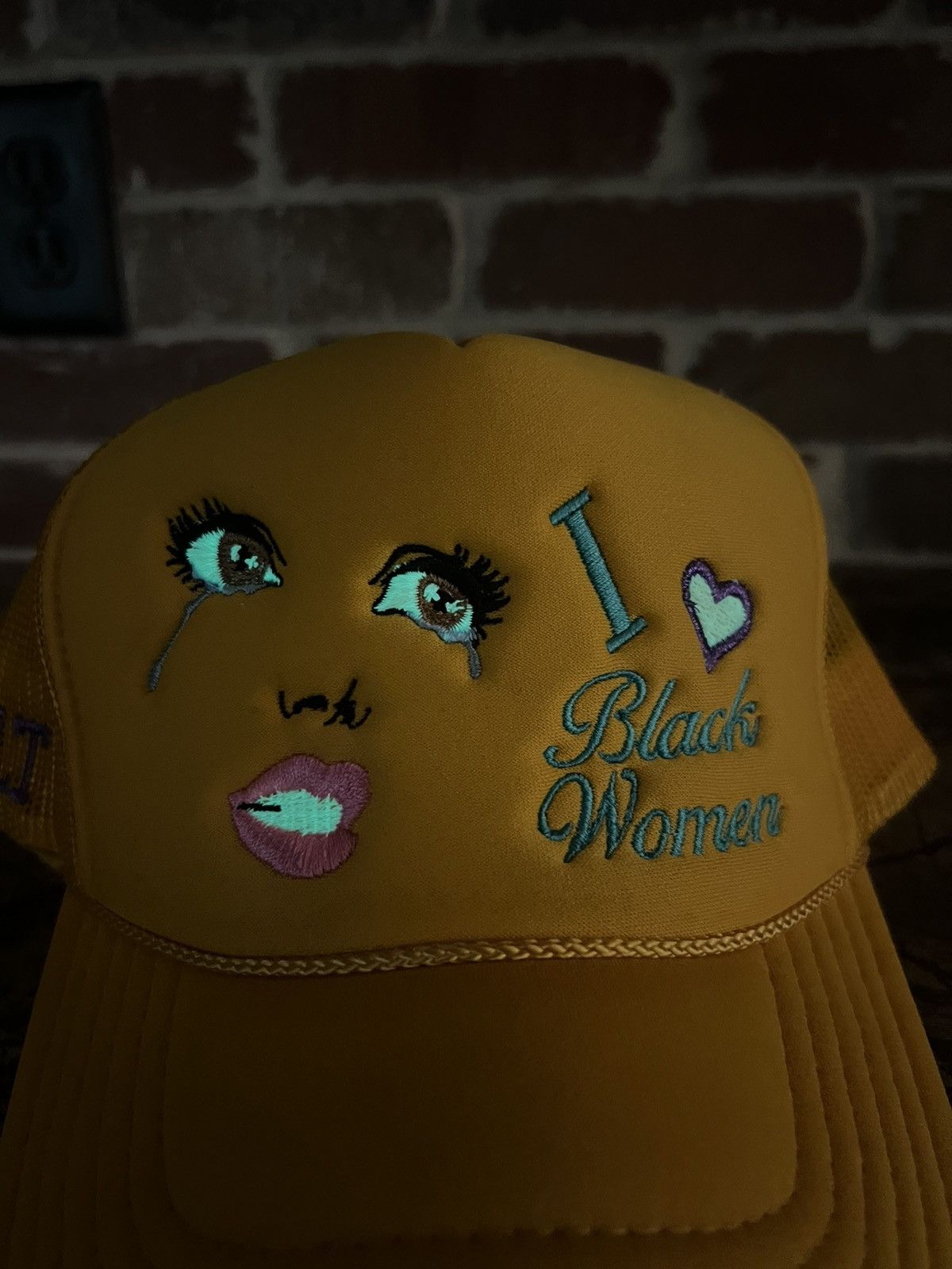 Vintage C.L.T “I <3 black women” trucker hat Size ONE SIZE - 1 Thumbnail