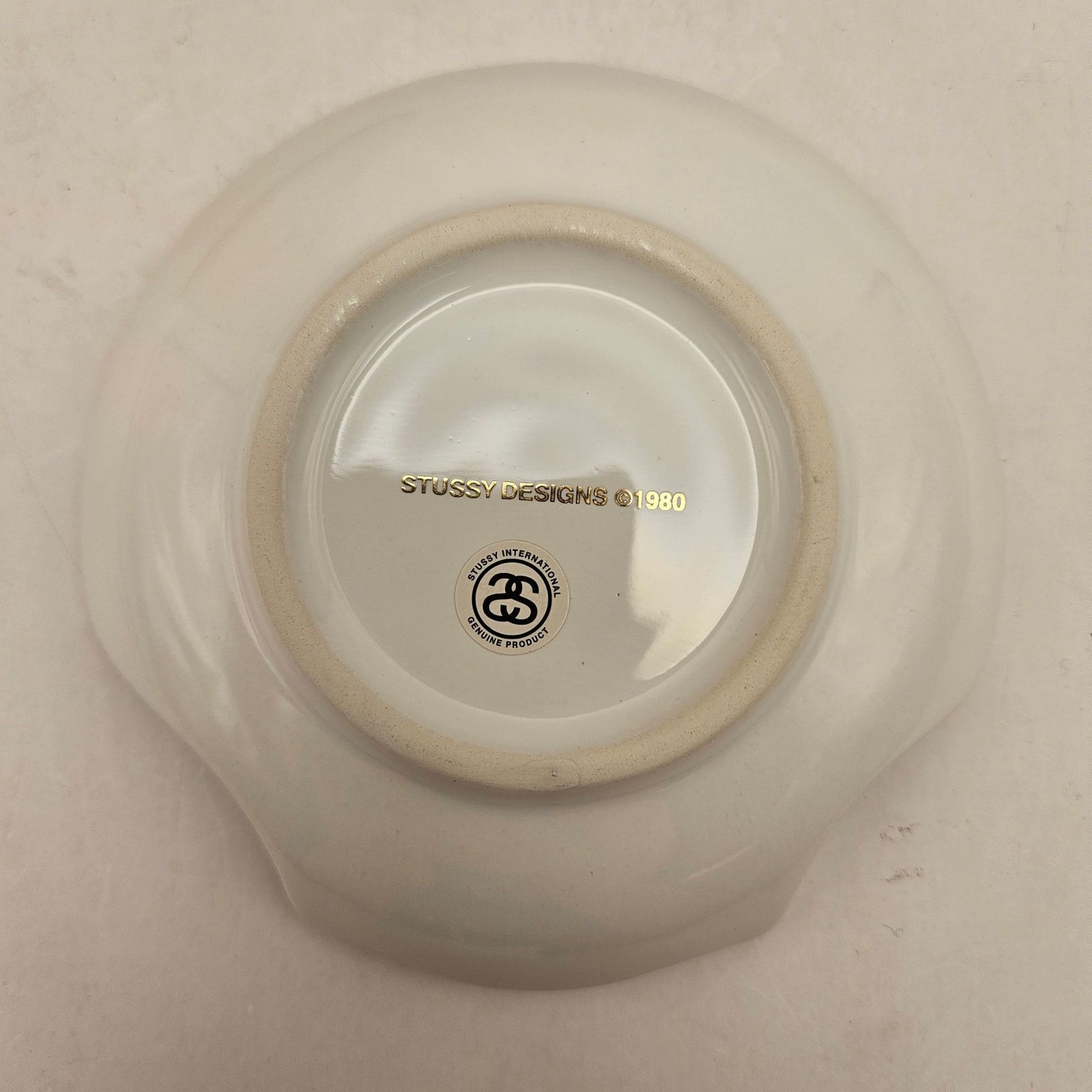 STUSSY LAGUNA BEACH CERAMIC SEASHELL ASHTRAY WHITE