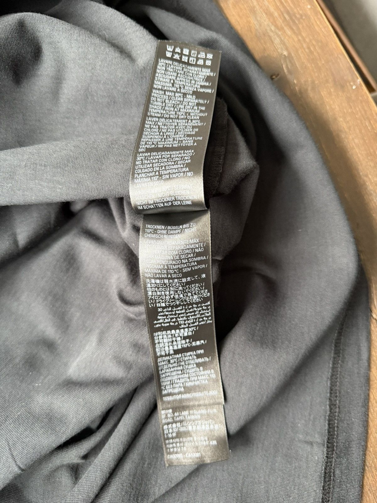 Balenciaga Balenciaga incognito short sleeve t-shirt size 3 Size US L / EU 52-54 / 3 - 10 Thumbnail