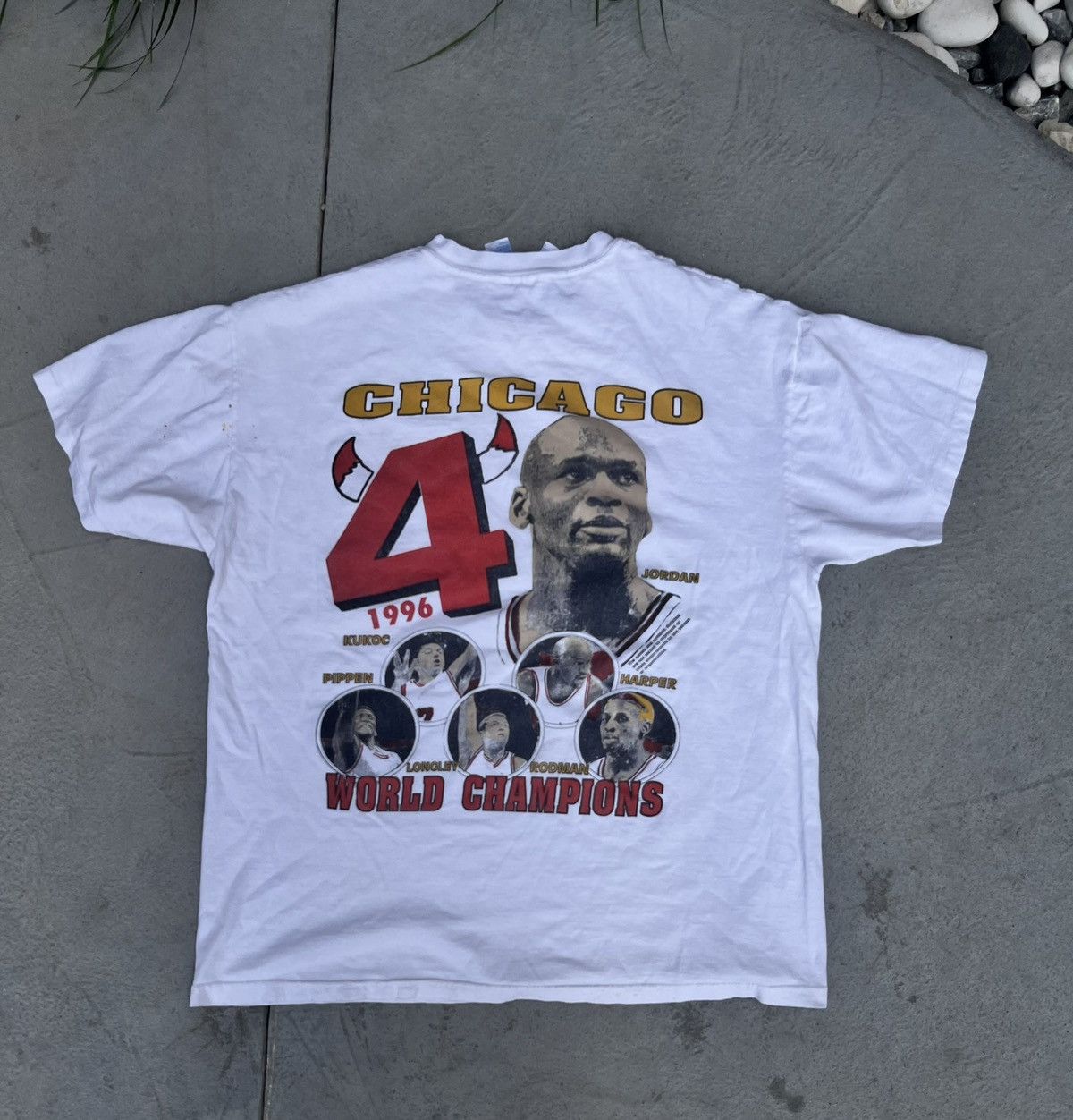 Vintage Vintage Chicago Bulls rap tee Size US XL / EU 56 / 4 - 2 Thumbnail