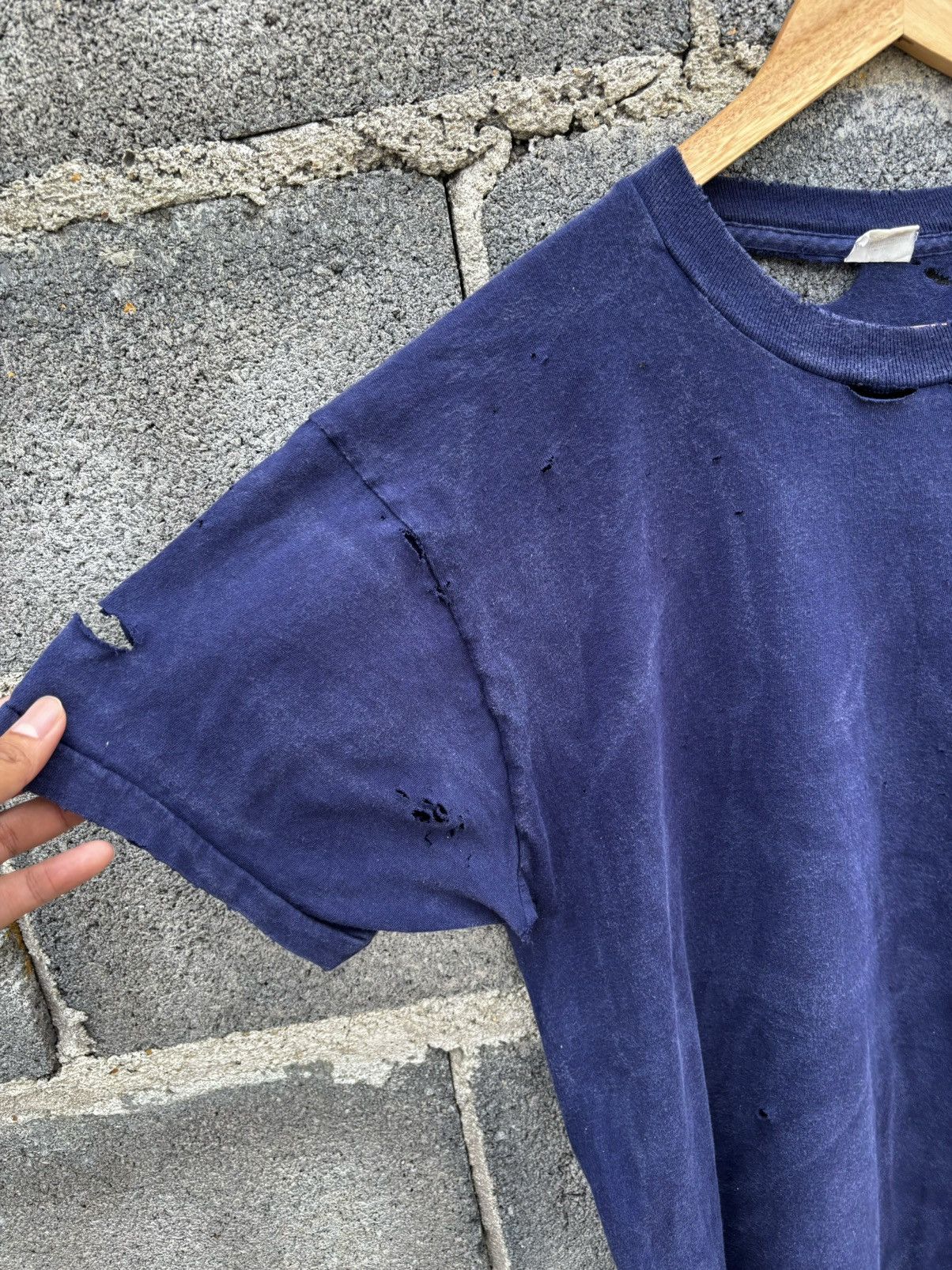 Vintage Thrashed Faded Tee Shirt Distressed Navy Size US L / EU 52-54 / 3 - 3 Thumbnail