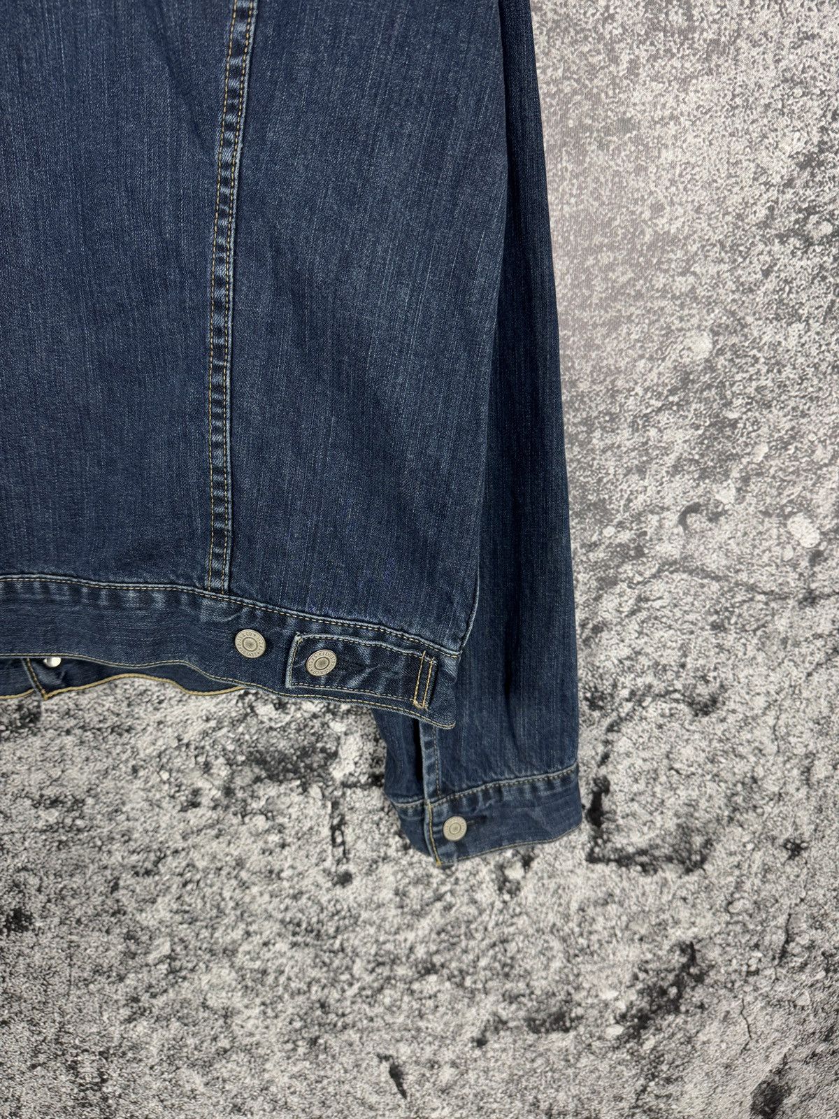 Levi's Vintage Clothing Men’s Levi’s Vintage 90s Denim Trucker Jacket Jean Size L Size US L / EU 52-54 / 3 - 13 Thumbnail