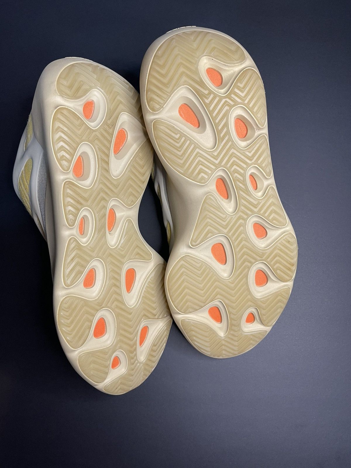 Yeezy Yeezy 700 V3 Safflower Size 10m Pre-owned (No Box) Size US 10 / EU 43 - 4 Thumbnail
