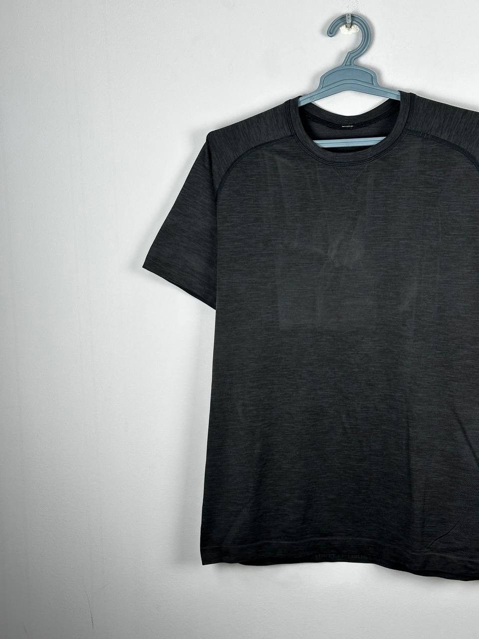 Lululemon Lululemon T-Shirt Mens L Stretch Your Head Vent Tech Size US L / EU 52-54 / 3 - 2 Thumbnail
