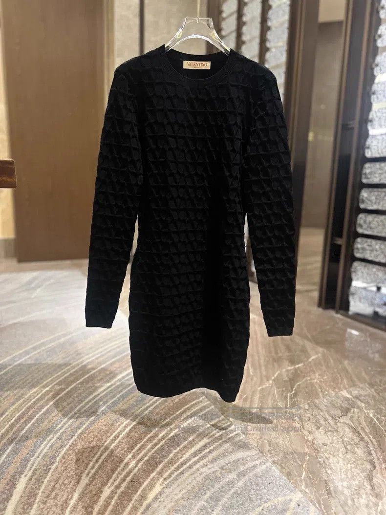 Valentino Valentino Black three-dimensional logo knitted skirt Size L / US 10 / IT 46 - 1 Thumbnail