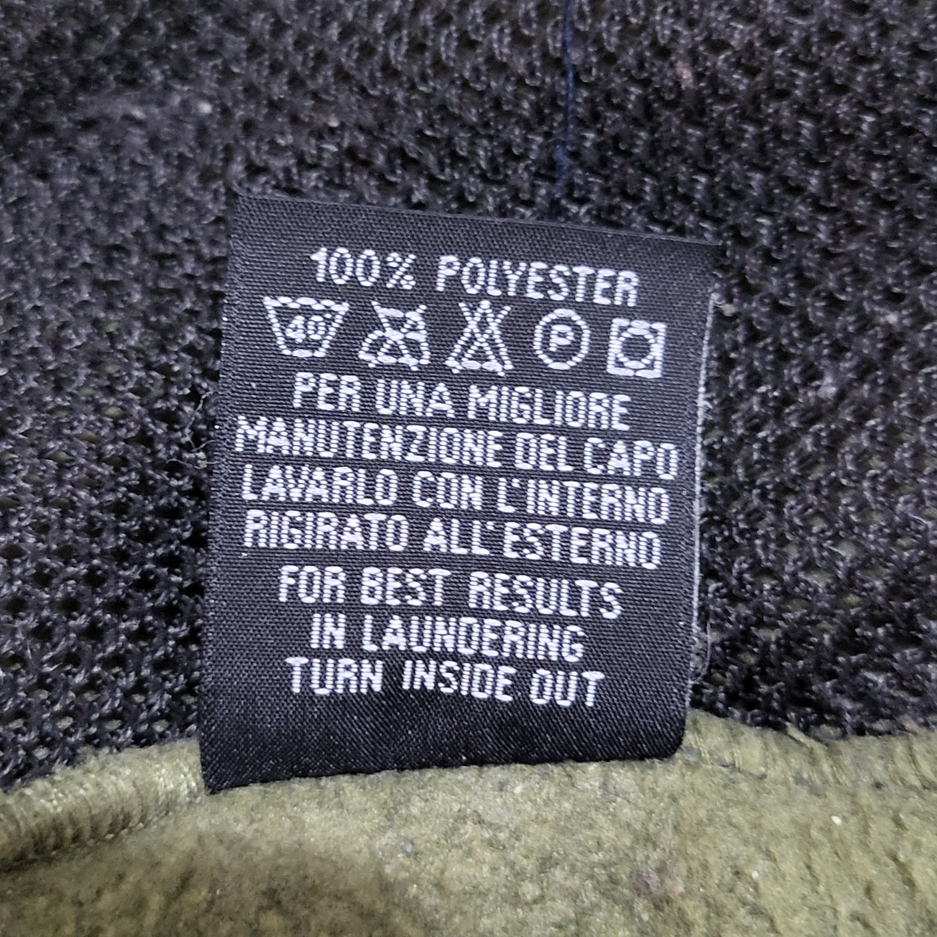 Peak Performance Vintage Peak Performance Sweatshirt.Size M but fit L.. Size US M / EU 48-50 / 2 - 9 Thumbnail