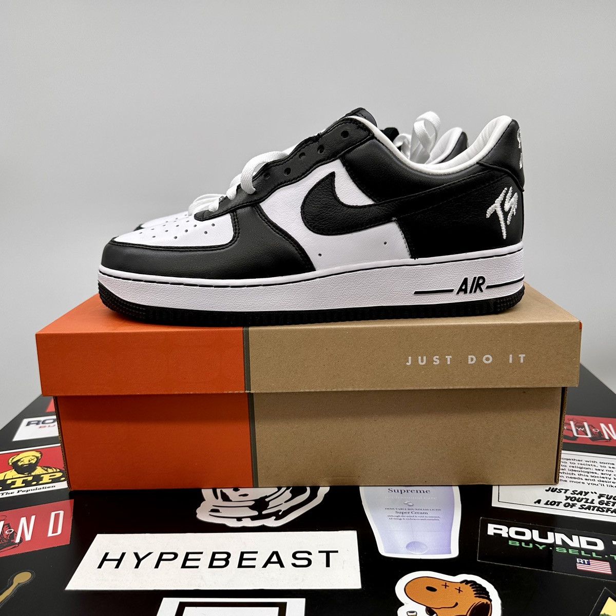 Nike Nike Air Force 1 Low QS ‘Terror Squad’ Size US 10 / EU 43 - 2 Thumbnail