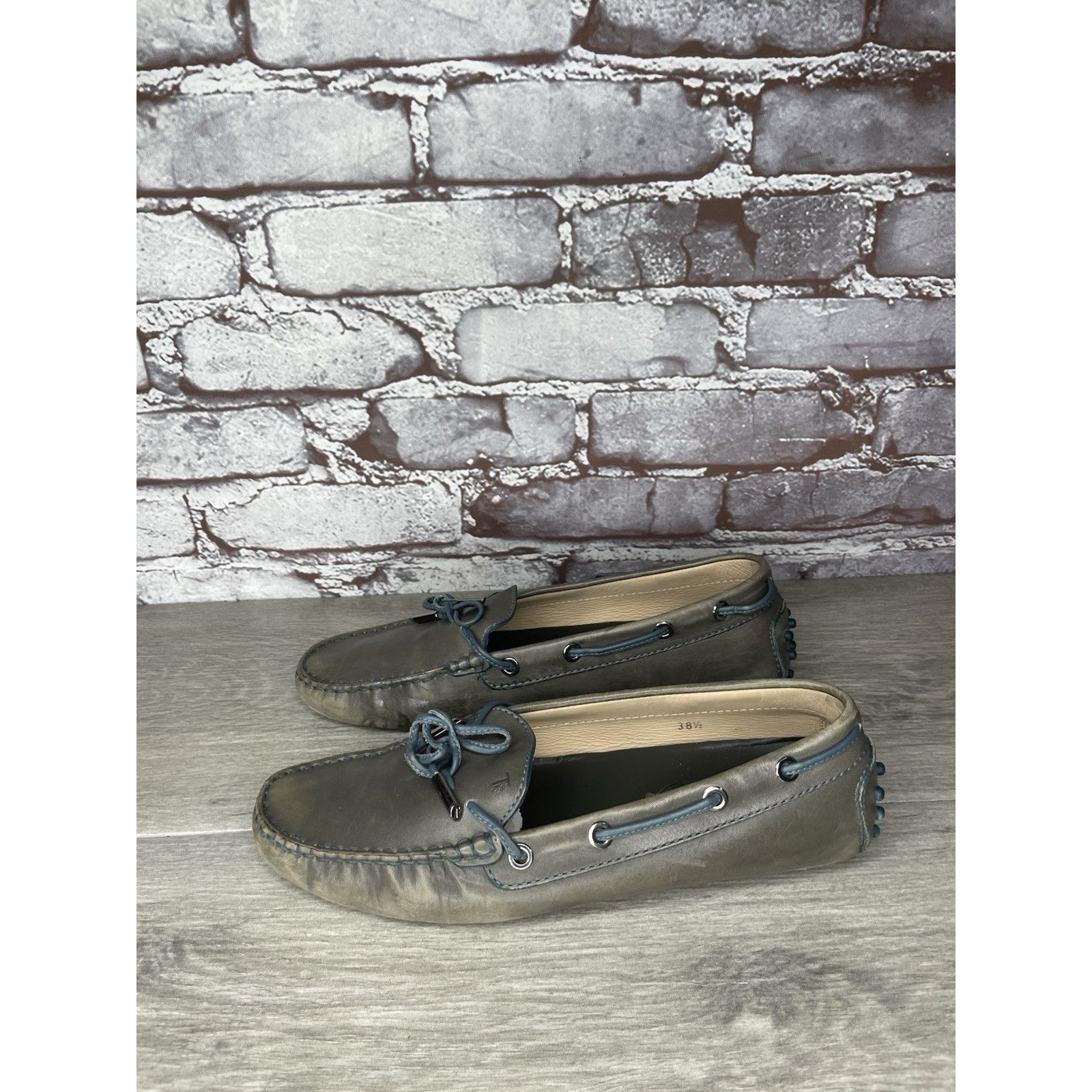 Tod's Tod's Gommino Gray Leather Moccasin Driving Loafers Women’s Size US 8 / IT 38 - 18 Thumbnail