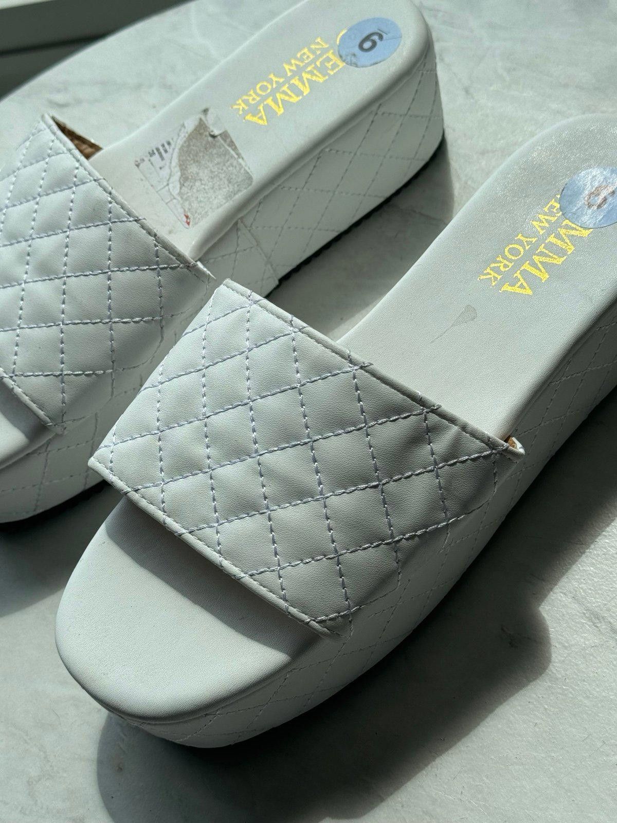 Designer White Sandals Size US 9 / IT 39 - 1 Thumbnail