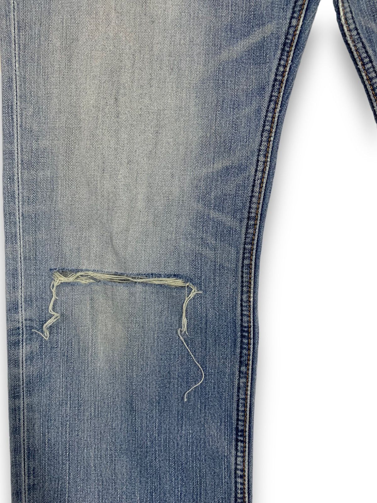 Wrangler Vintage Wrangler Blue Washed Straight Leg Distressed Jeans Size US 33 - 7 Thumbnail