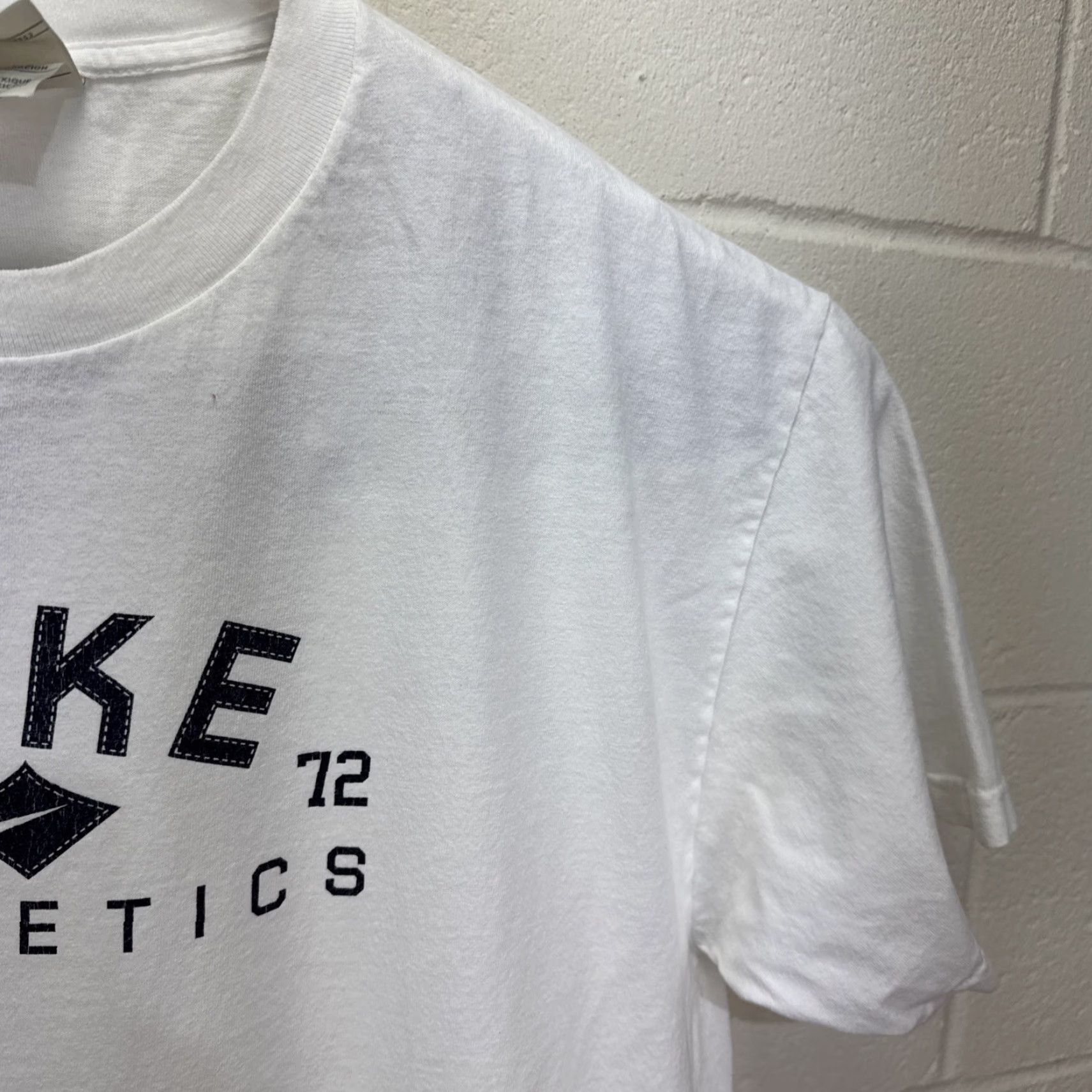 Nike VINTAGE Nike T-Shirt Swoosh 1972 Graphic White Mens XL Crew Neck Short Sleeve 2000s Sports 80s 90s Size US XL / EU 56 / 4 - 6 Thumbnail